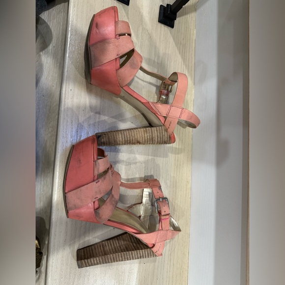 GUESS Heels (Size: 7) - Picture 4 of 6